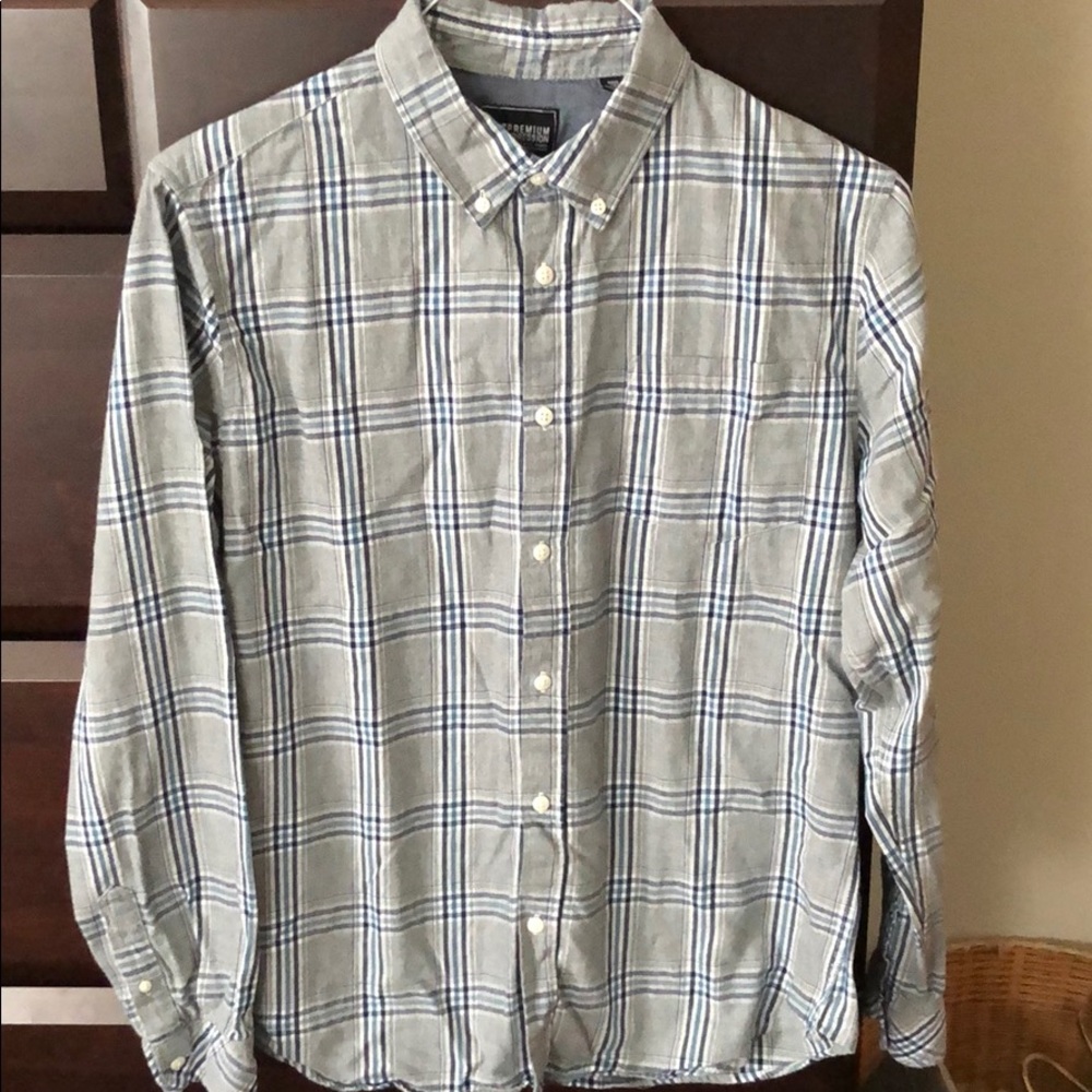 Men’s long sleeve grey plaid button down shirt